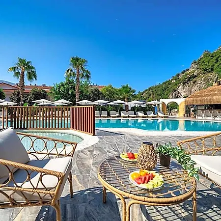 Ata Lagoon Hotel 3*